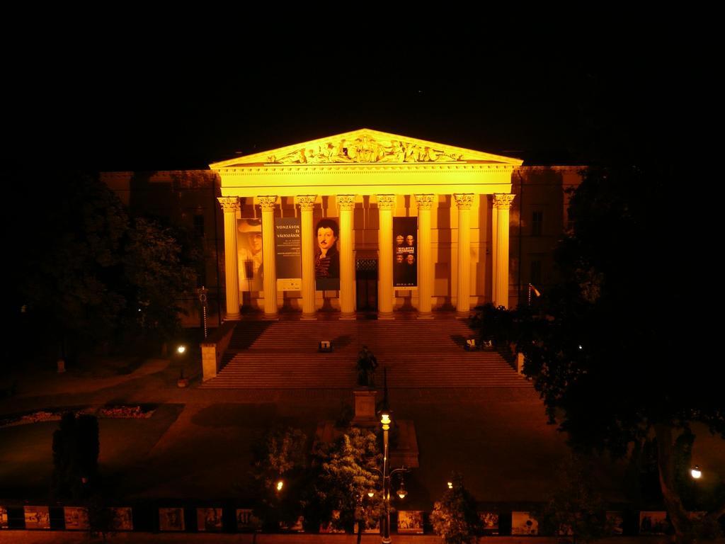 Museum View Apartment Budapest Bagian luar foto